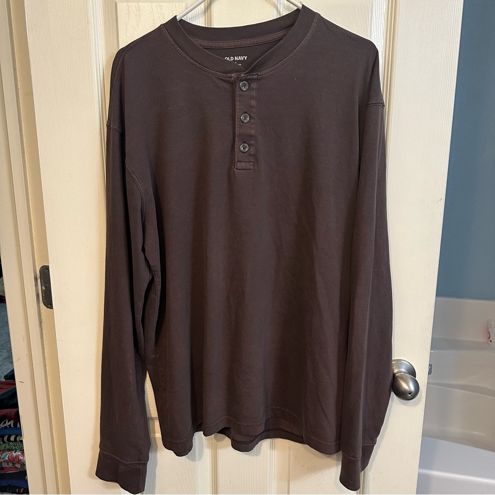 NWOT Men’s Old Navy Henley long-sleeve, color-chocolate kiss, size large